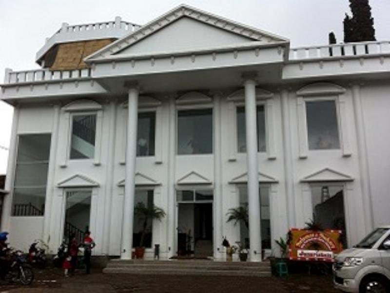 Hotel Alpha Classica Bandung Esterno foto